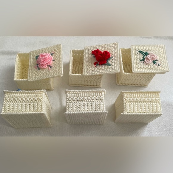 Set of 6 Handmade Plastic canvas & Yarn Floral Trinket Boxes - Picture 5 of 11